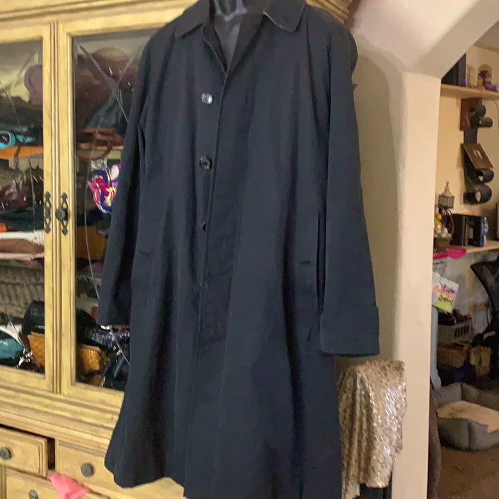 Men Black Burberry all weather trench coat SZ 42